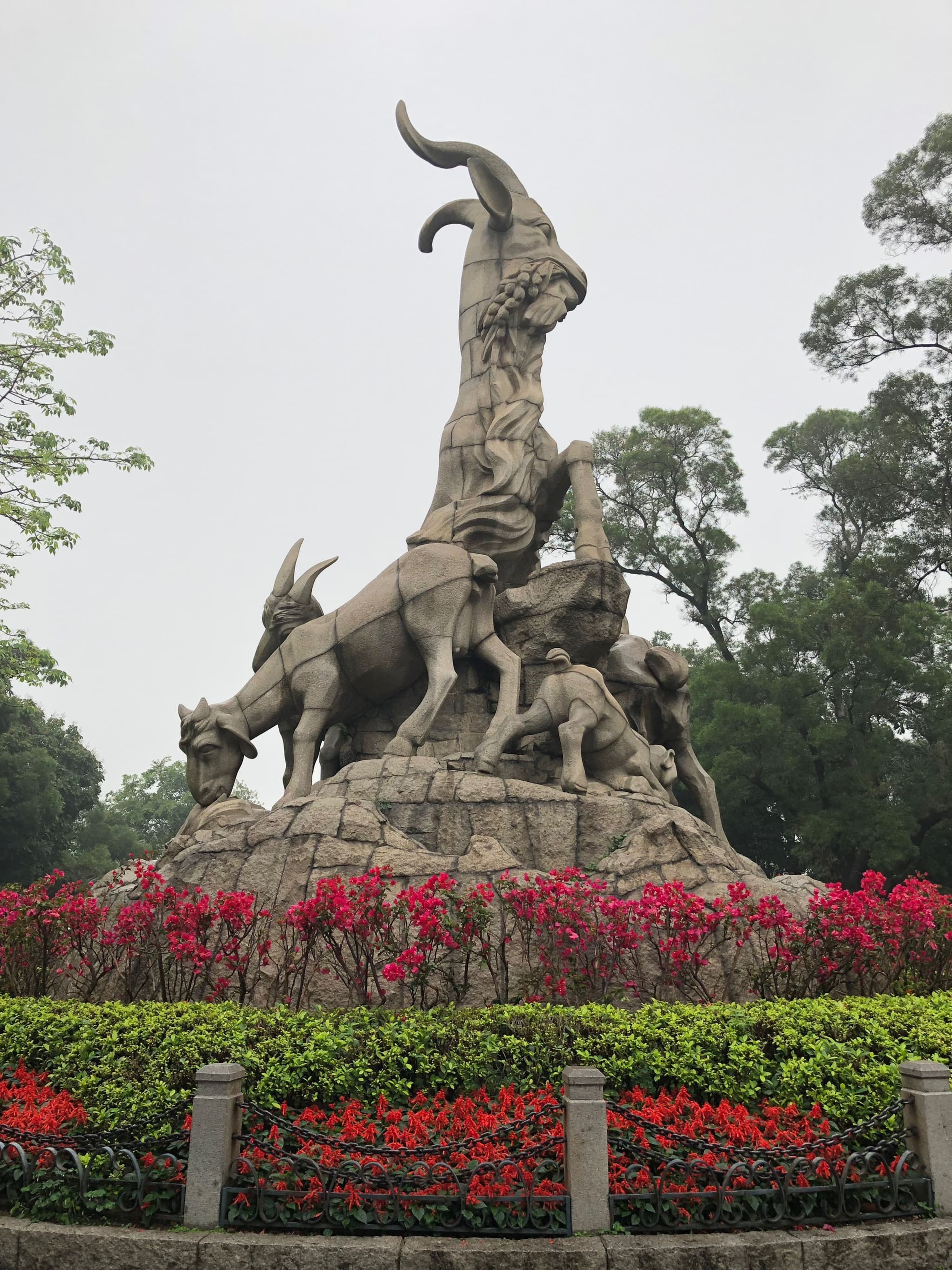 五羊石像